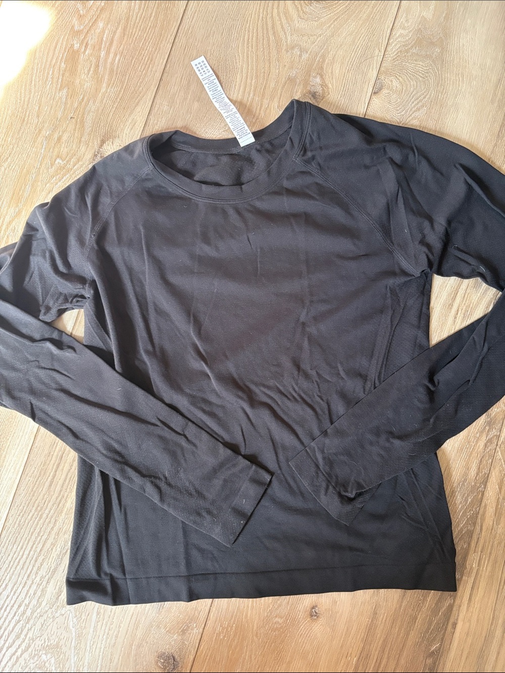 CRZ YOGA Black Long-Sleeve Crew Neck Active Top